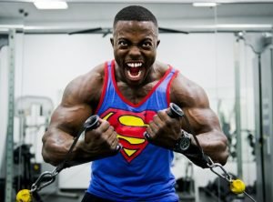 Man lifting heavy weights